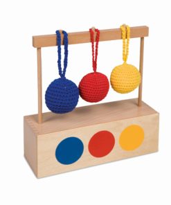 Imbucare box with 3 coloured knit balls - Nienhuis Montessori