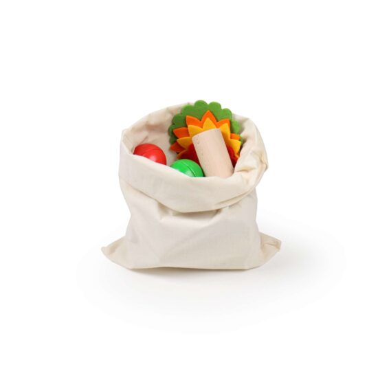 sechs dicke Holzstäbe in drei unterschiedlichen Längen, unbehandelt sechs Paar bunte Halbkugeln zum Zusammenstecken sechs bunte Schafwollfilz-Zuschnitte in Blütenform ein großes Säckchen aus Baumwolle