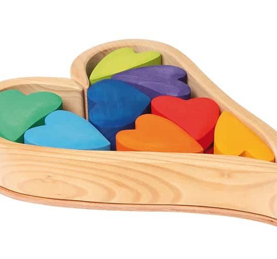 Handgefertigtes nachhaltiges Holzspielzeug Regenbogenherzen - Grimm's