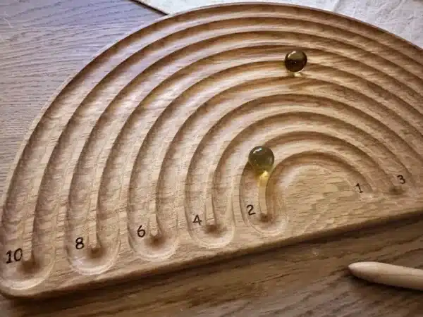 Handgefertigtes Montessori inspiriertes Lernspielzeug Regenbogen Board aus Holz Threewood