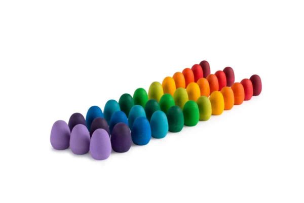 Mandala Regenbogen Eier Handgefertigtes nachhaltiges Holzspielzeug Grapat simple little things Kollektion