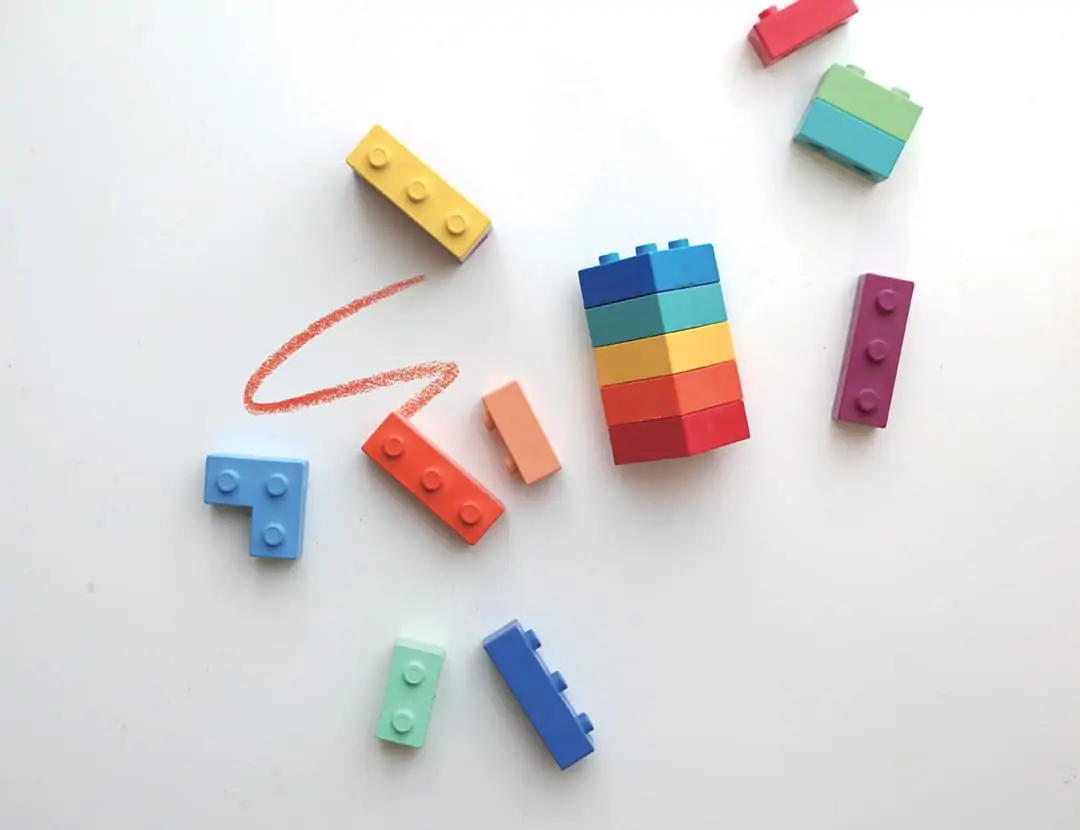 https://teiaeducation.ch/wp-content/uploads/2021/03/Pocket-crayons-non-toxic-lego-building-bricks-bean-wax-crayons-Goober.webp