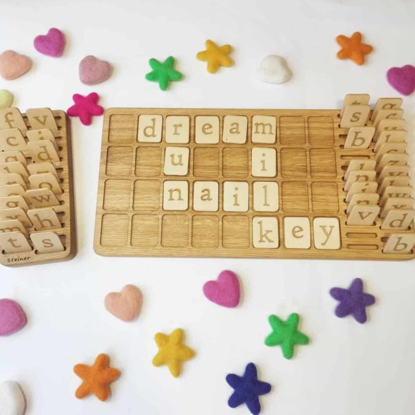 Planche d'alphabet en bois fait main avec lettres et mots réversibles en anglais / Jouet d'apprentissage d'inspiration Montessori - Threewood