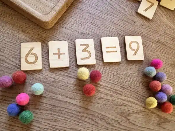 handgefertigtes Montessori inspiriertes Lernspielzeug Zahlenbrett aus Holz Threewood