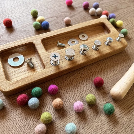 Schraubenbrett Threewood Montessori inspiriertes sensorisches Lernspielzeug