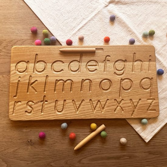 Einseitige Alphabet Board aus Holz in englischer Druckschrift Threewood Montessori inspiriertes Sprach Lernspielzeug
