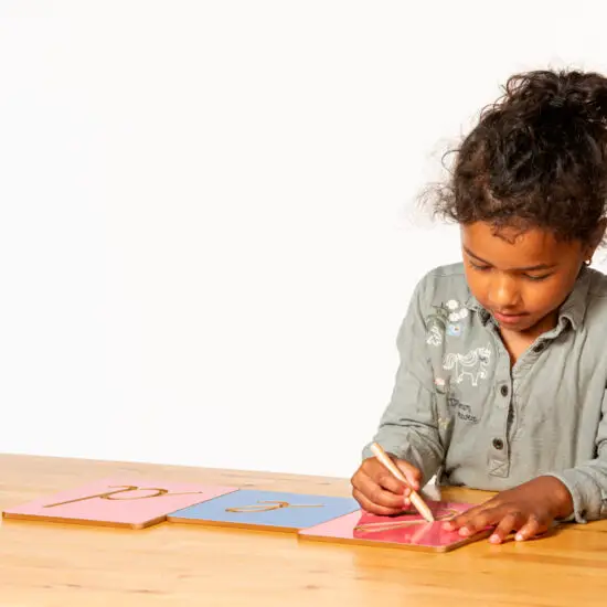 Hollow letters shapes supplement sets German, Nordic & Spanish: diverse versions – Nienhuis Montessori